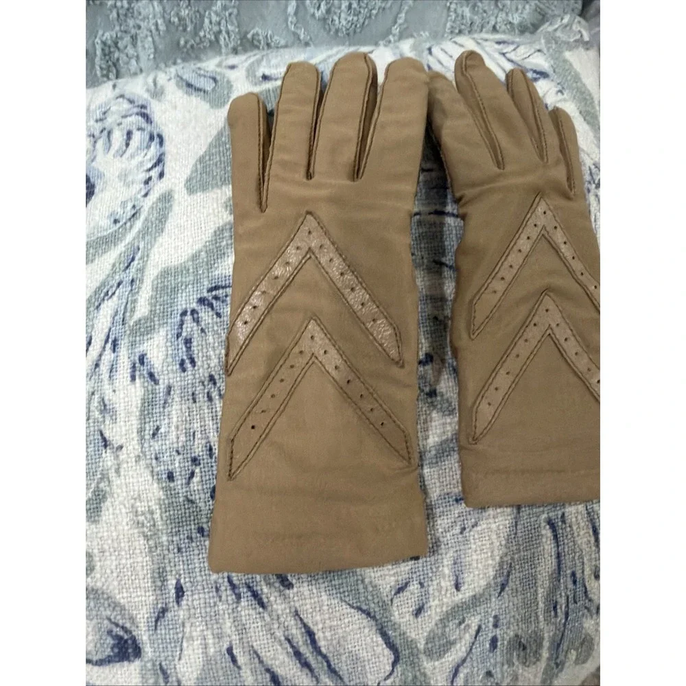 Vintage Aris Isotoner Tan Driving Gloves Stretch Nylon Spandex One Size